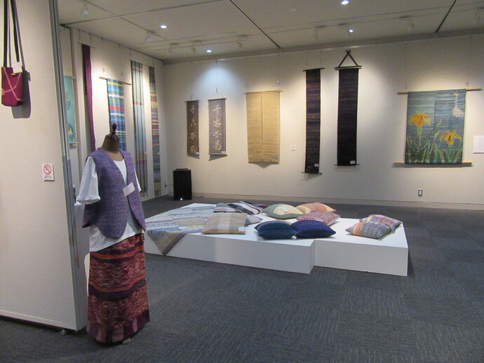 企画展「はたおり伝承の会作品展」